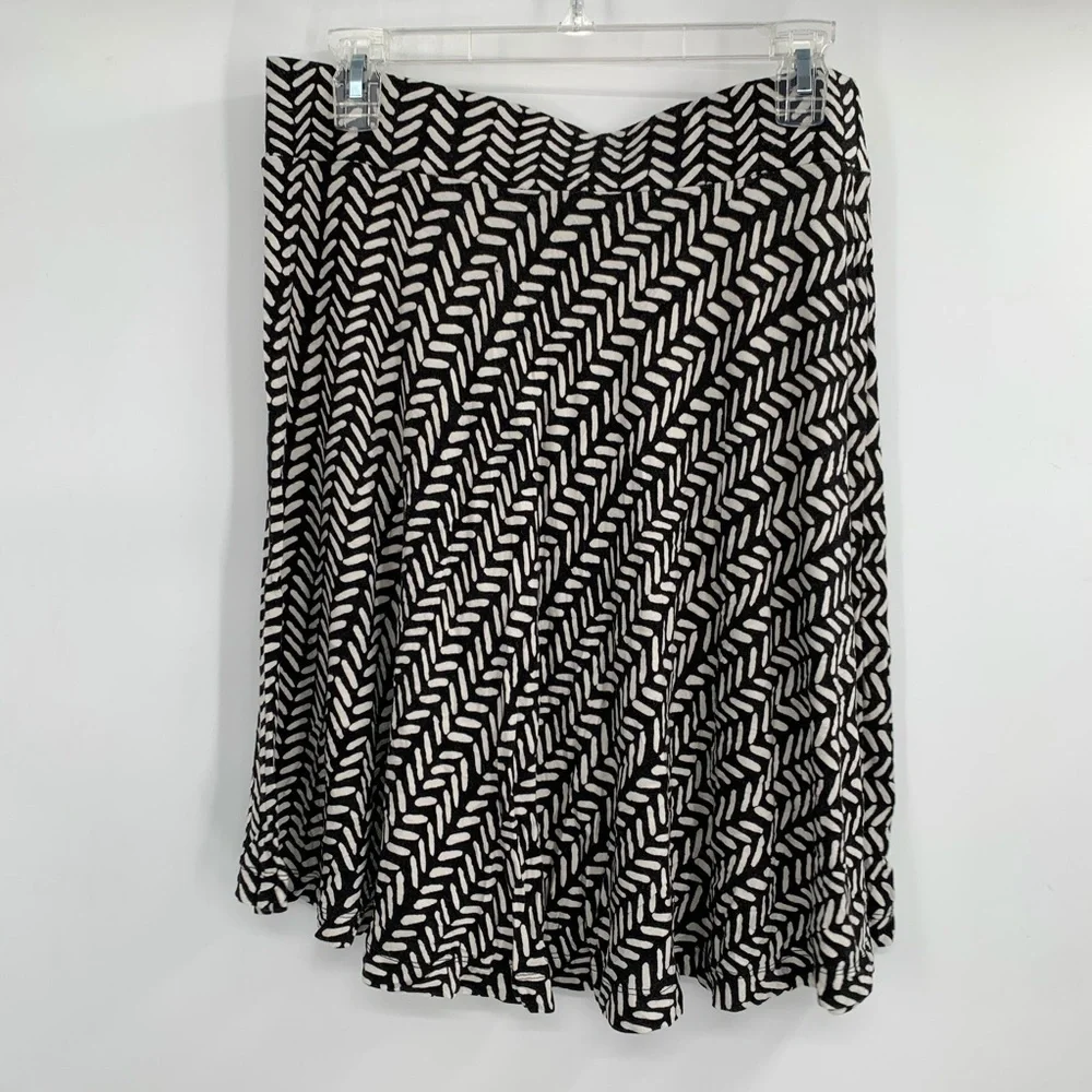 LOFT Skirt Stretch Flowy Print Black White Flippy